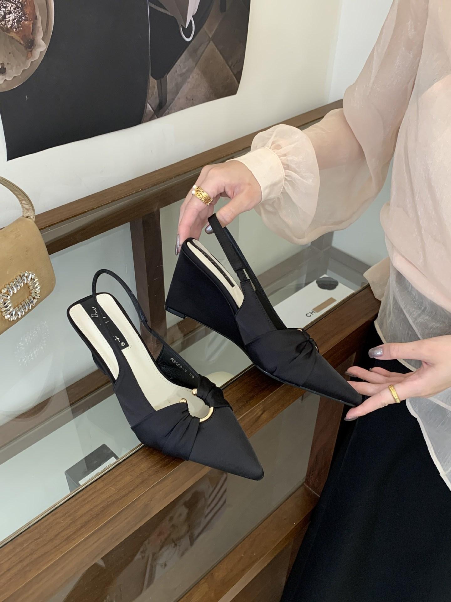 

French Temperament Hollow Wedge Sandals Pointed Pleated High Heel Single Shoes Bag Head Sandals 39 чорний
