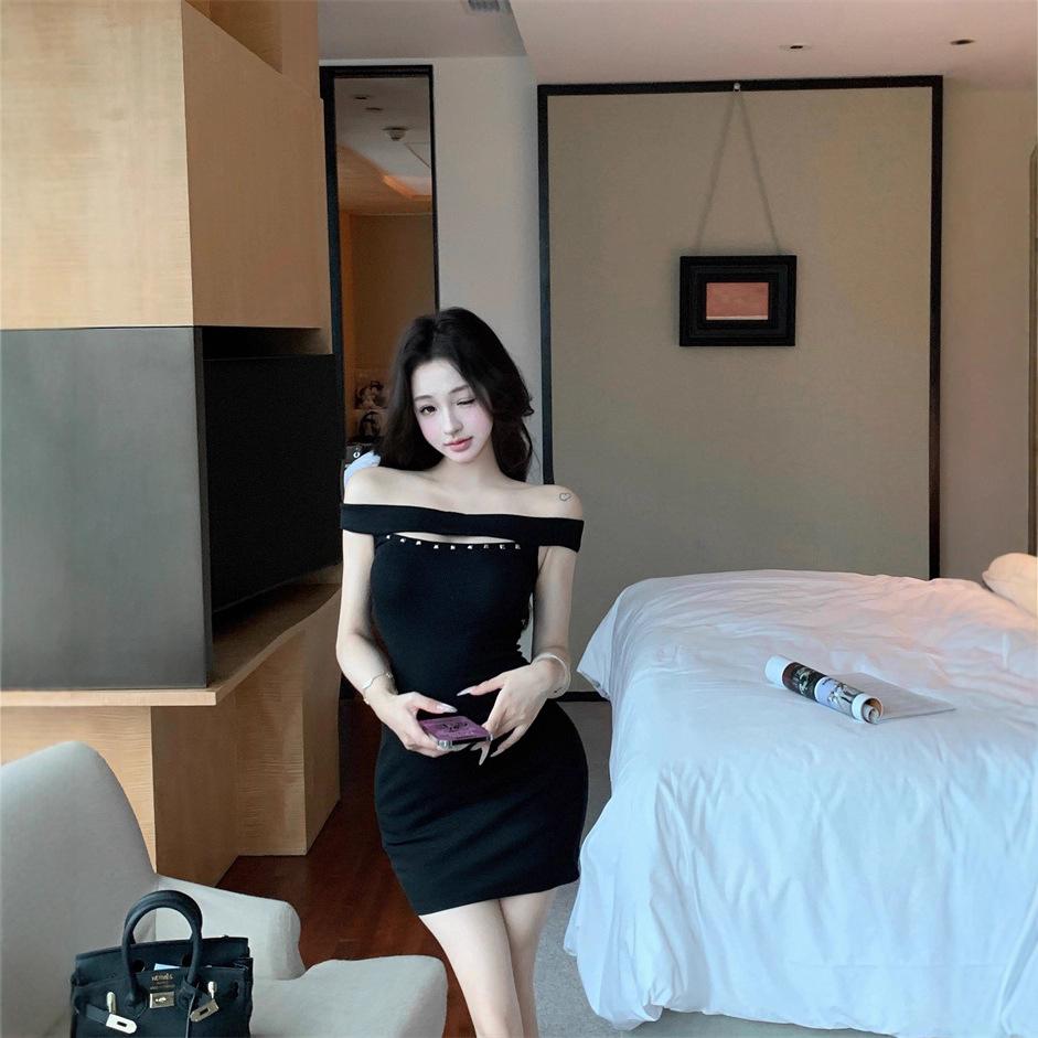 One-word shoulder rivets sleeveless tube top dress women's summer slim-fit black skirt Spice girl style waist hip-wrapped short skirt