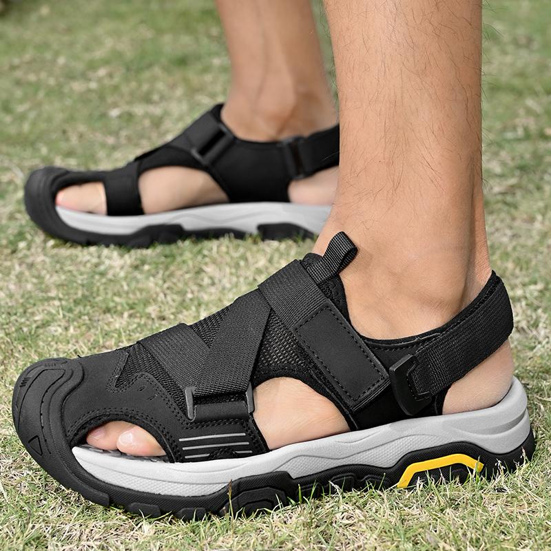 Fashion Men's Breathable Sandals Lightweight Outdoor Sport Sandals Anti-collision Toe Male Beach Shoes Non-Slip Sunnmer Magic Glue Flats