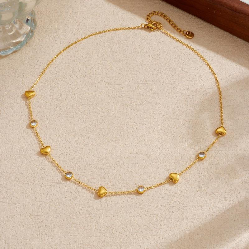Gold Alternating Heart and Crystal Station Necklace золотой