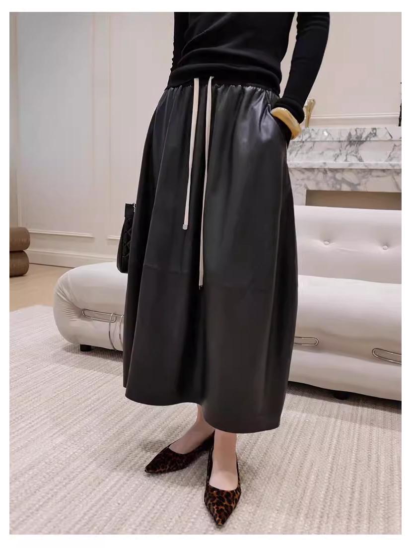 

Noble Flare Umbrella Skirt: Bud-Shaped Sheepskin Midi with Elastic Waist for Versatile Commuting M (suggested for 50-55 kg) чёрный
