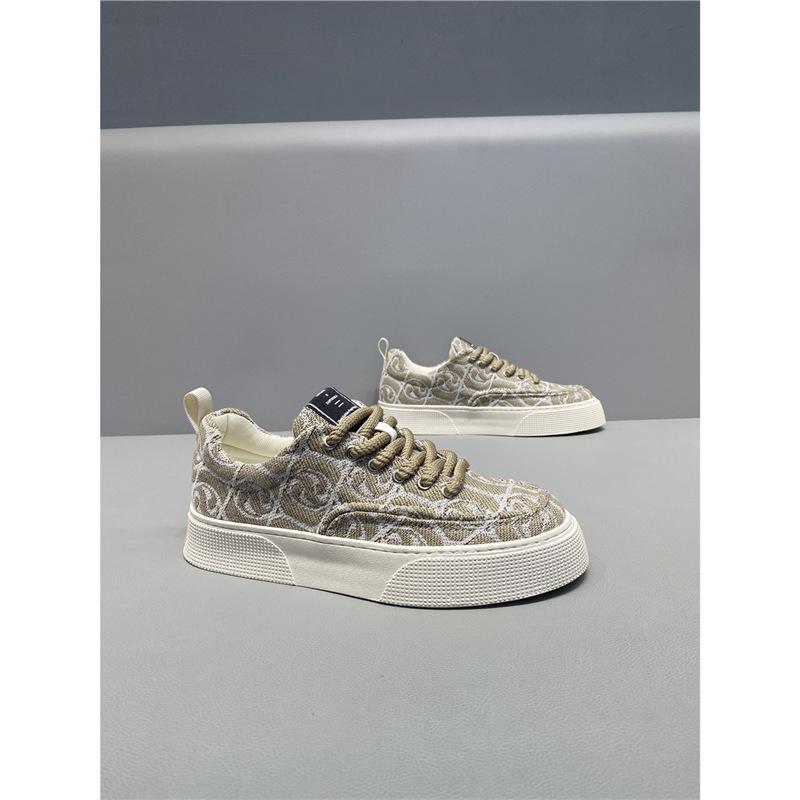 Autumn new low-top soft-soled casual board shoes outdoor wear-resistant sports shoes natal year red flat heel