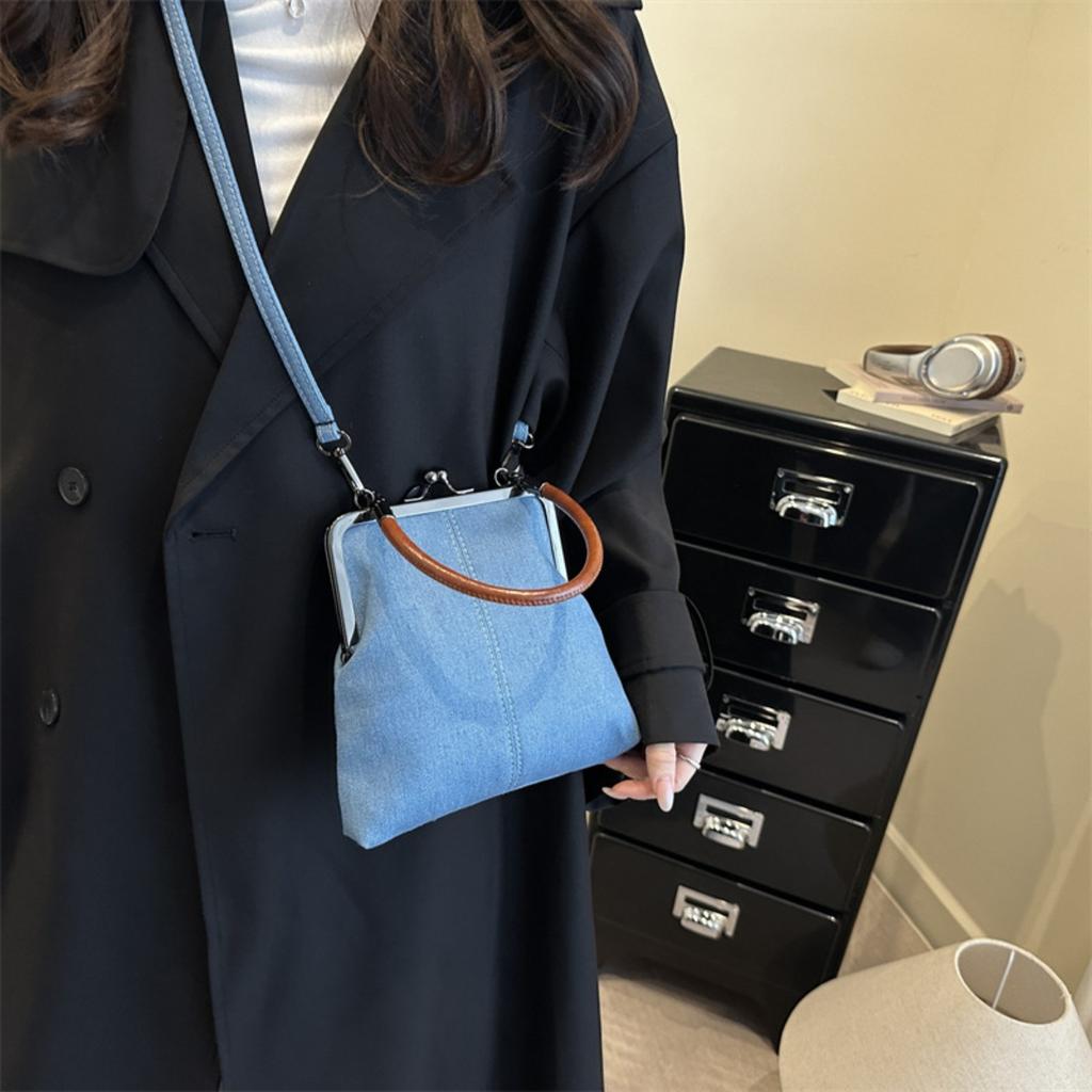 Vintage China-Chic Women's Handbag Temperament Clip On Commuter Crossbody Bag British Style Simple Shoulder Bag