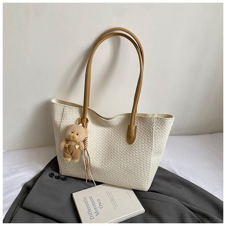 

2025 new retro oil wax pitot bag large capacity woven shoulder bag casual fashion underarm bag women