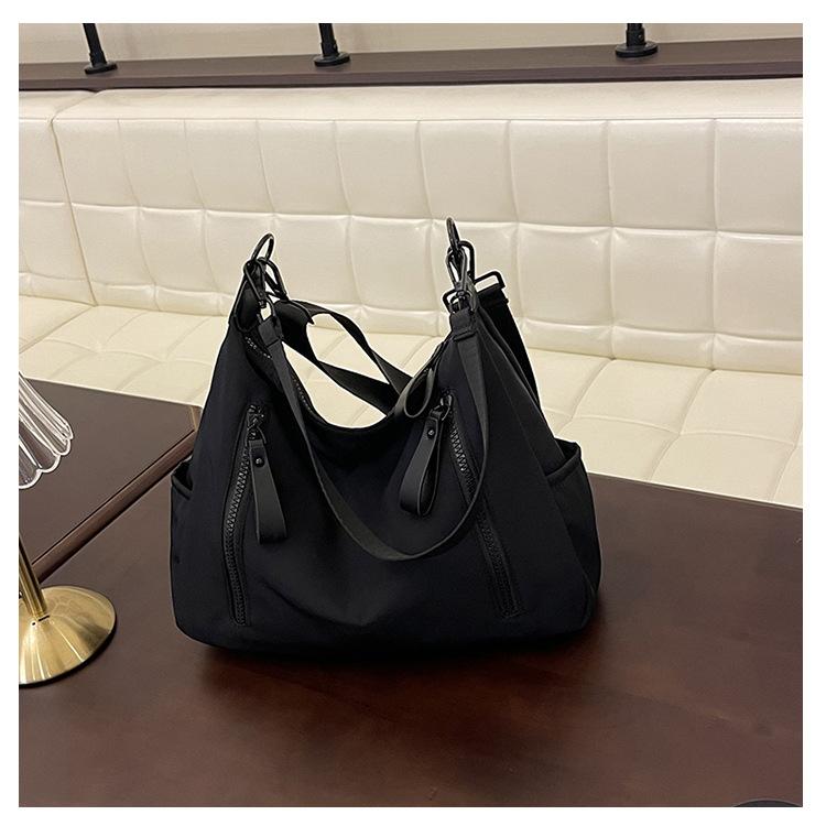 Korean Style Nylon Shoulder Bags Tote Bag Large Capacity Casual Dumpling Bag Solid Color Fold Oxford Cloth Underarm Bag Girls