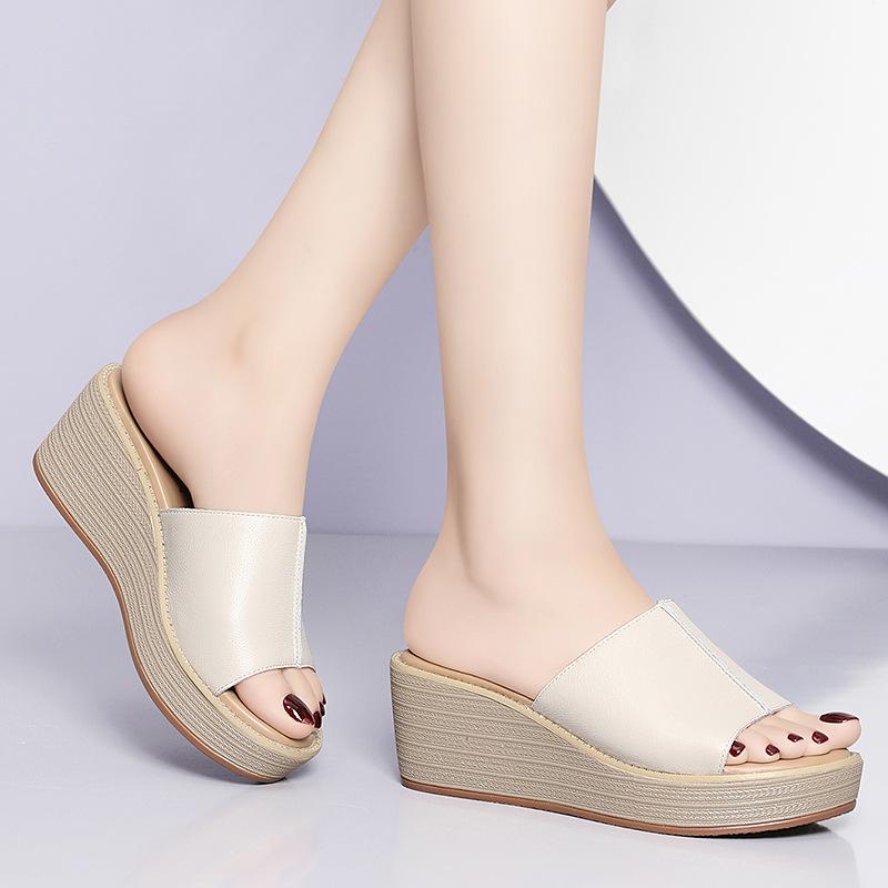 Cool slippers women wear thick-soled soft-soled mother's new summer flat-soled high heels wedge-heeled leather sandals