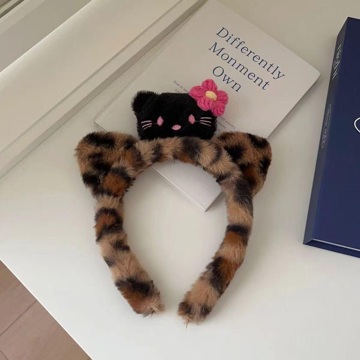 Leopard Print Plush Cat Headband - Slimming Cute Cartoon Design for Face Wash & Makeup, Perfect Women s Hair Accessory for Autumn & Winter.