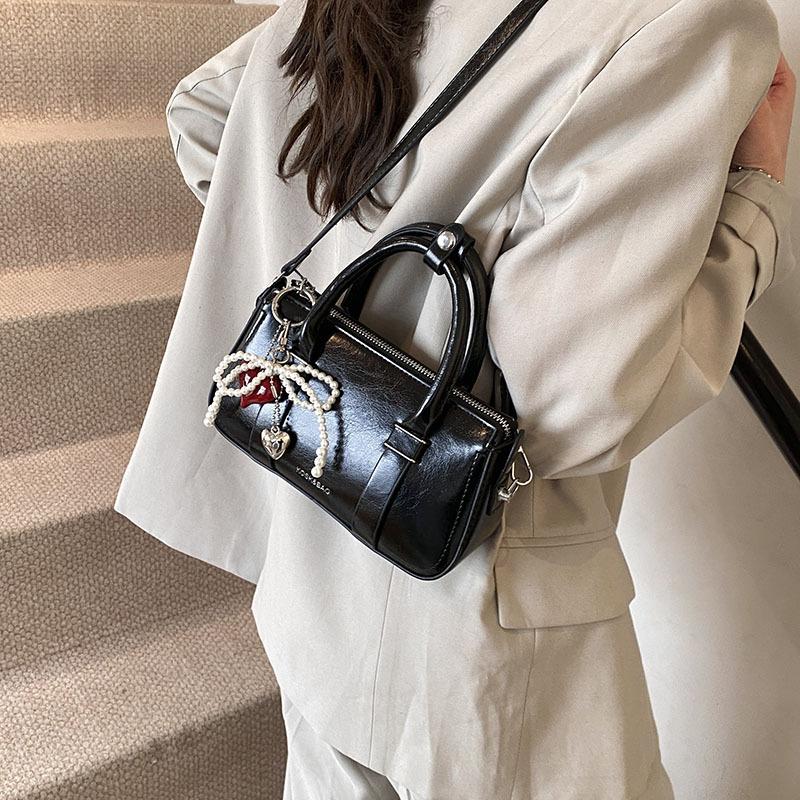 Korean Version of Fashion Portable Pillow Bag Women's 2025 Spring and Summer New Simple Versatile Shoulder Bag Niche Temperament Messenger Bag