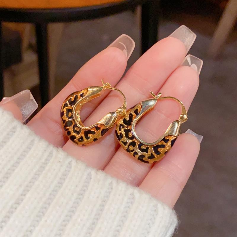 Unique Temperament Earrings for Women, Retro Leopard Print U-shaped Women's Light Luxury High-end Earrings