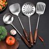 304 Rozsdamentes Acél Réselt Spatula és Merőkanál Készlet Fa Nyéllel - Magas Hőmérséklet Álló Konyhai Eszközök
