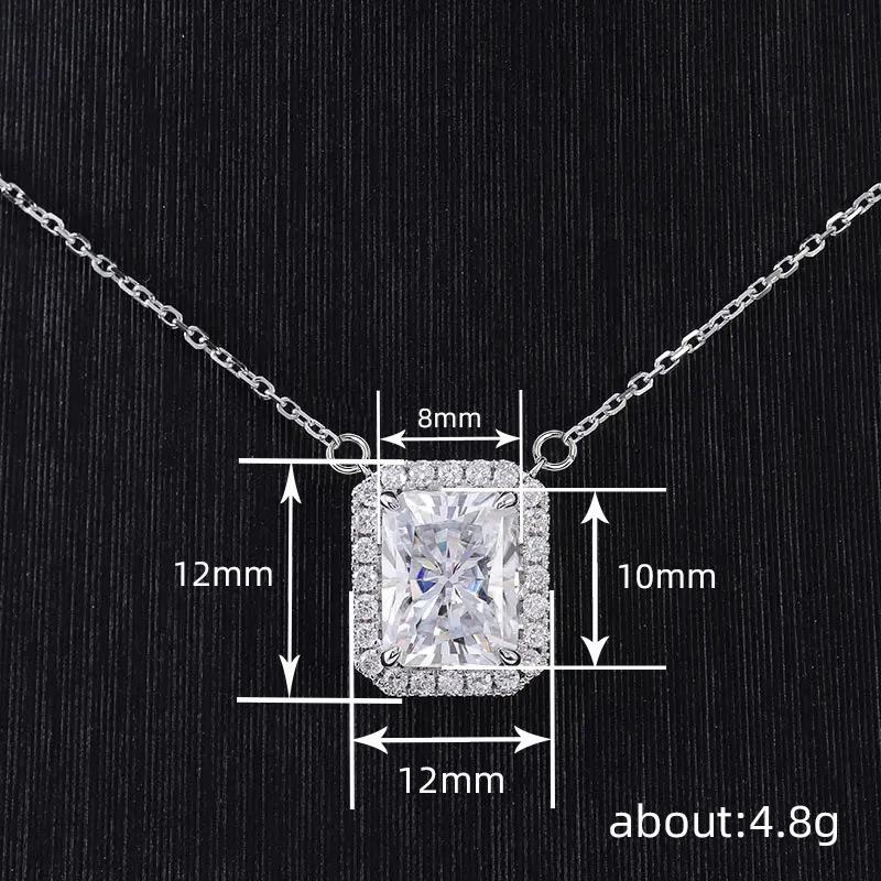 Huitan Fashion Shiny Zirconia Pendant Necklace for Lady Versatile Luxury Wedding Accessories Zinc Alloy Color Zircon for Engagement