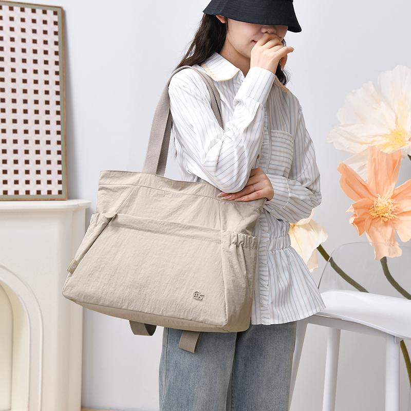 Large Capacity Nylon Tote Bag for Women, Lightweight Waterproof Shoulder Handbag with Multiple Pockets for Travel and Daily Commute