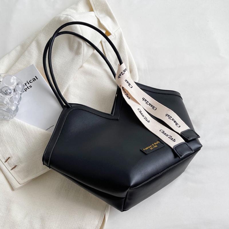 IELGY trendy fashion drawstring heart shaped large capacity shoulder bag for women