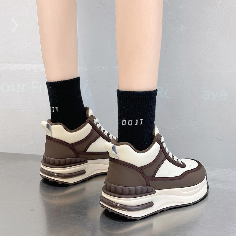 Thick-soled high-top shoes for women's ins cool new leather leather surface velvet muffin versatile sports and leisure board shoes
