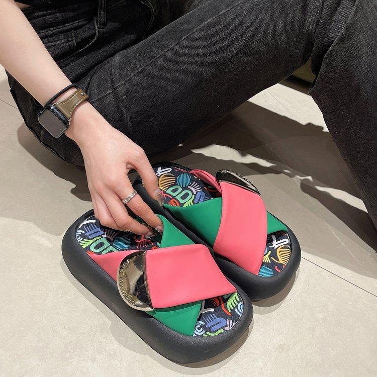 

Thick-soled slippers women s 2025 new graffiti metal cross thick bottom heightening casual metal cross cool slippers women s tide 40 розовый
