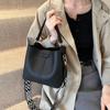 This year's popular retro niche color scheme portable bucket bag women 2025 new commuter shoulder messenger bag