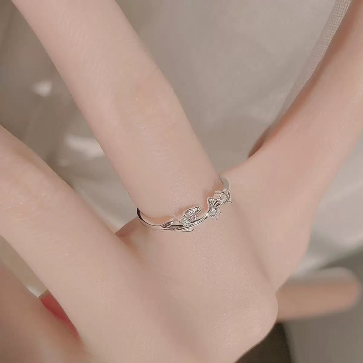 Female Niche Light Luxury Ginkgo Leaf Ring