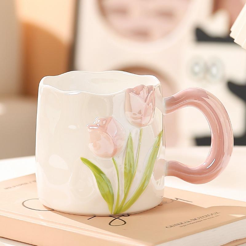 

Кружка-тюльпан ручной росписи высокой ценности Керамическая кружка Подружка невесты Рукавицы Подарок Мероприятие открытия Отправить клиентам 401-500ml