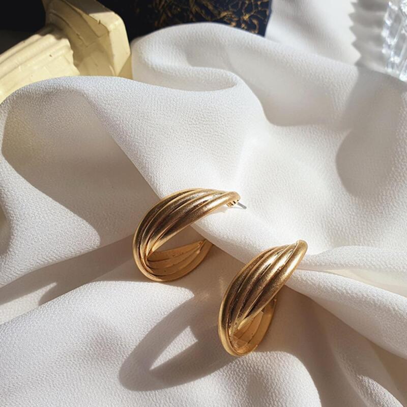 

Women s Vintage Mood Volume Diagonal Bold Earrings A24907_Silver