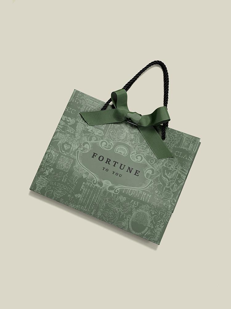Light Luxury Gift Tote: Custom Paper Shopping Bag for Clothing and Souvenirs