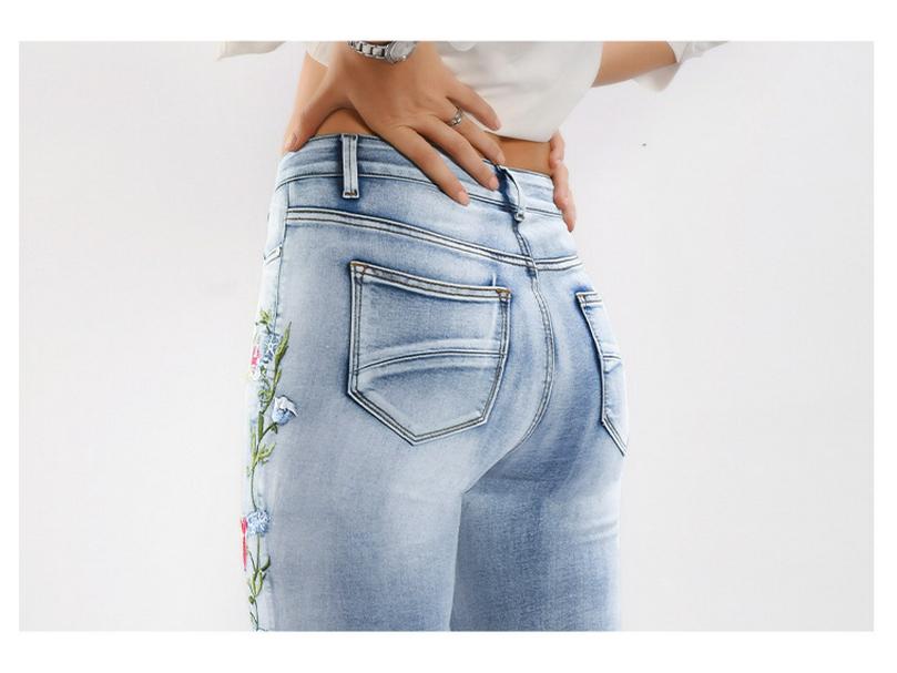 Women's Plus Size 3D Embroidered Flare Jeans