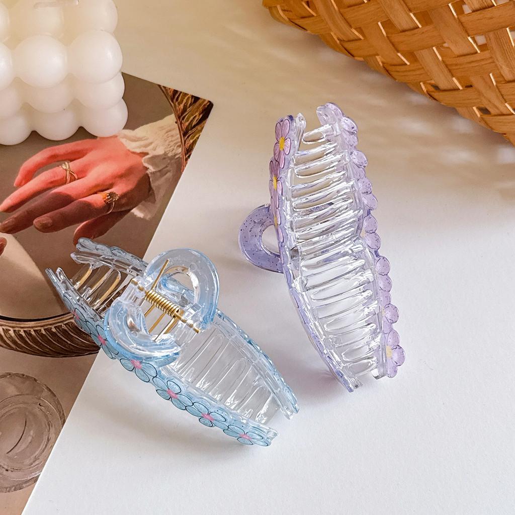 High-quality Acrylic Flower Hair Clips For Women In Chic Colors Great For Everyday Use