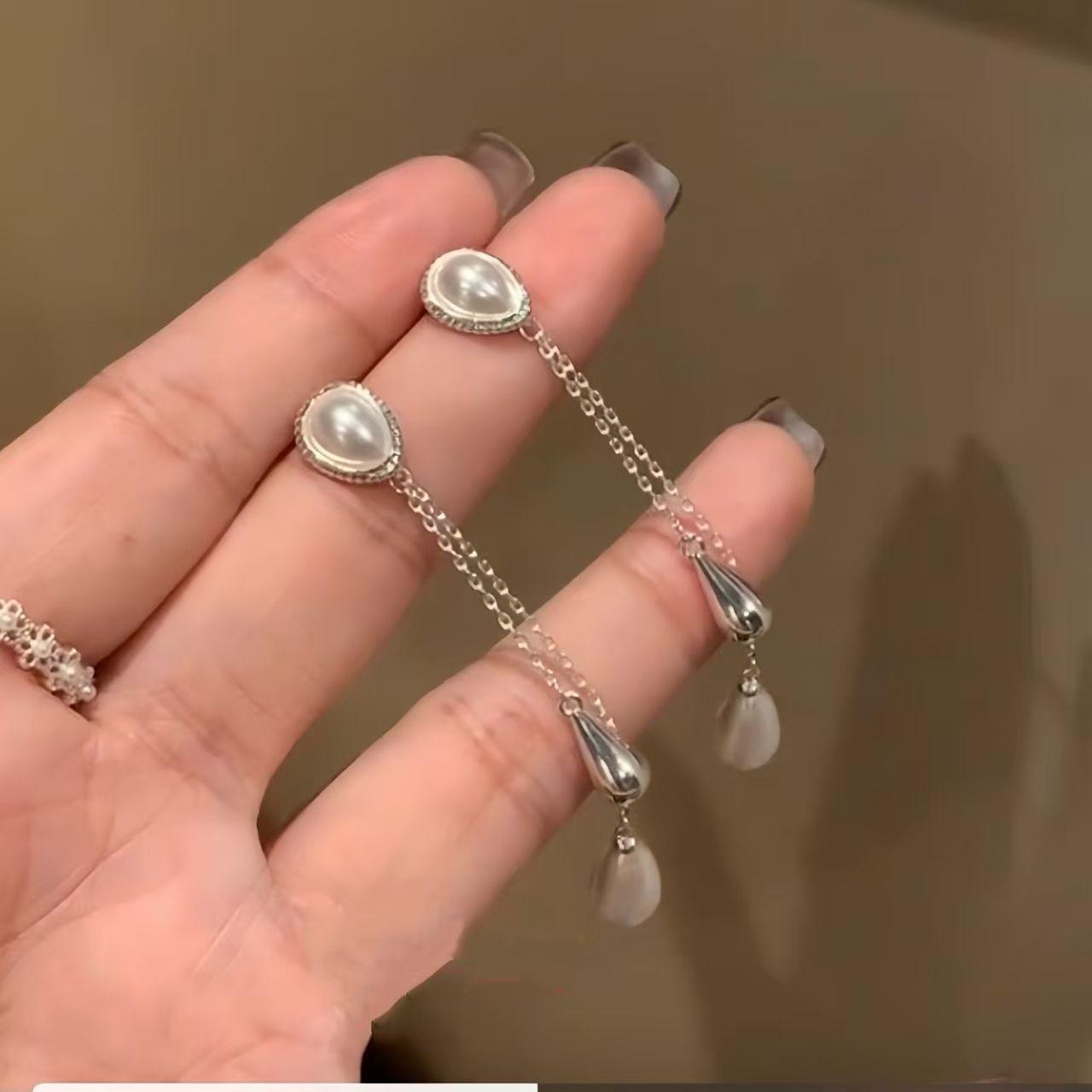 Korean Temperament Teardrop-shaped Baroque Imitation Pearl Tassel Long Pendant Stud Earrings for Women Dangle Earrings Jewelry