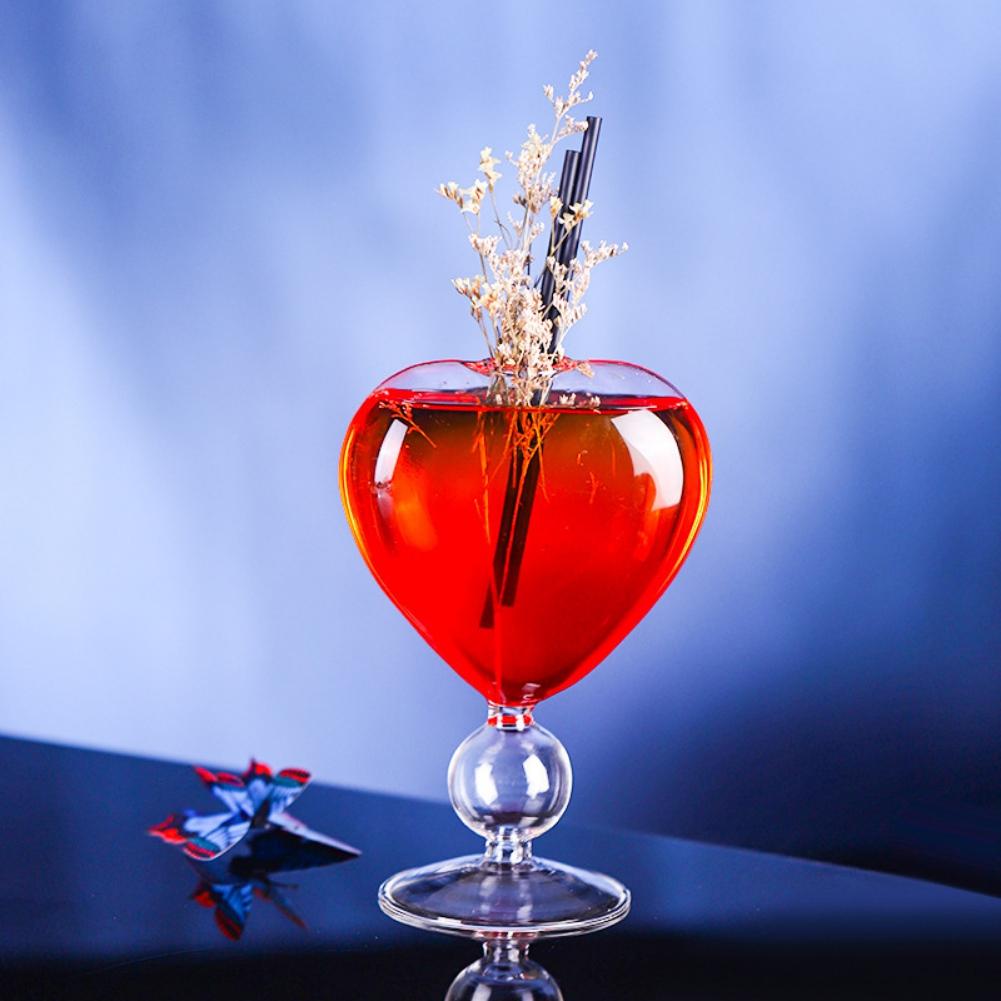 Herzförmiges Cocktailglas mit Strohhalm Klares Stielweinglas Kreative Champagnergläser Trinkbecher für Bar Pub Club
