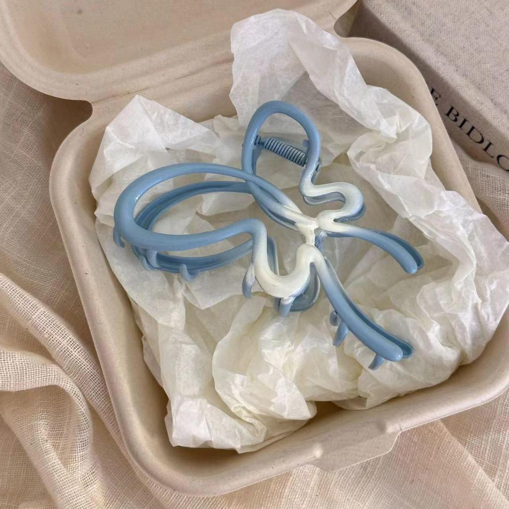 2024 Gradient Butterfly Cutout Hair Clip: French Style