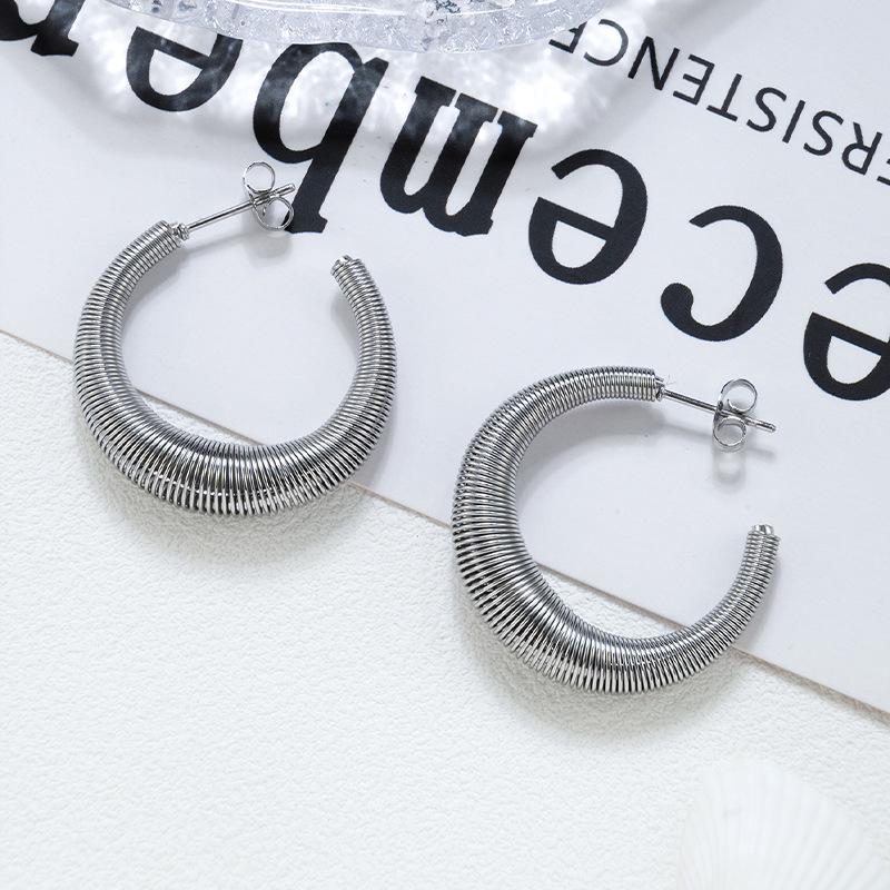 Retro 18K Gold-Plated Titanium Steel Hoop Earrings - Women's European and American Fashion
