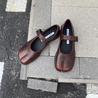 Chaussures IPPEUM Mode Femmes Tabis Mary Janes 2025 Nouvelles Noir Marron Bout Fendu Ballerines Chaussures Ballerines Boucle