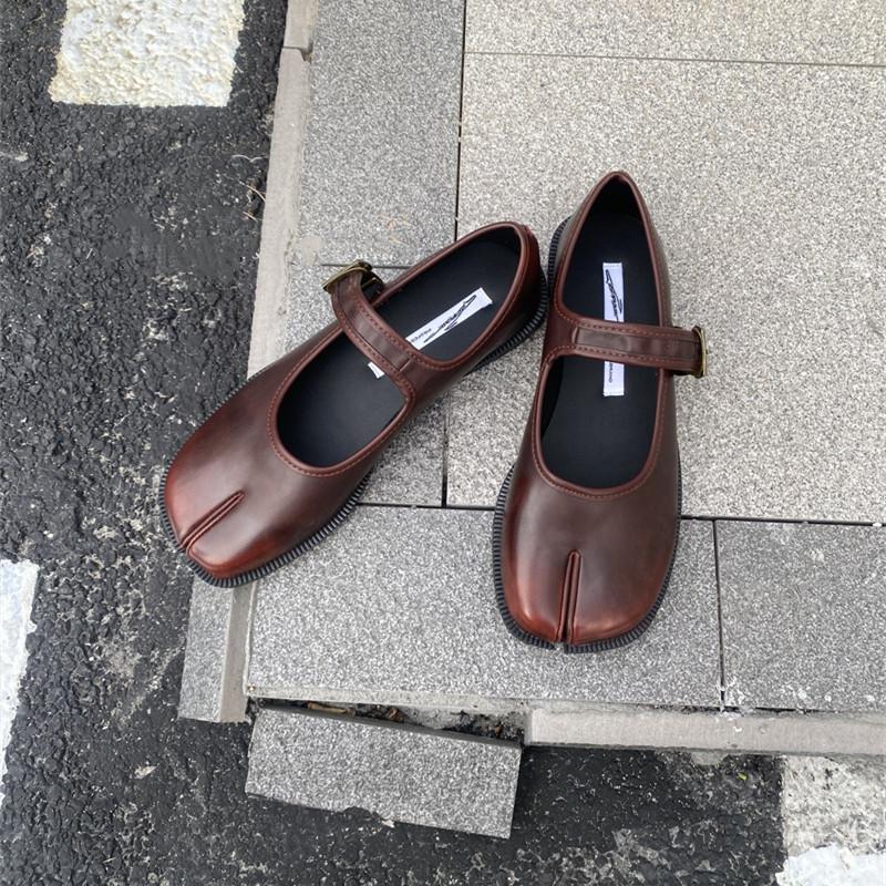 

Модные IPPEUM Женские туфли таби Мэри Джейн 2025 Новые Черные Коричневые С раздельным пальцем Балетки Балетки Пряжка 245 вино красного