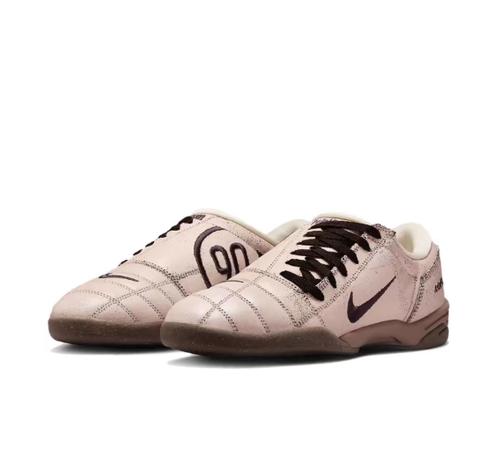 

Nike Total 90 III SP Жемчужно-белый/Коричневая тень IH2090-200 Унисекс EU 44 коричневый