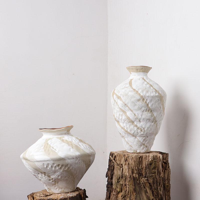 Modern Minimalist Ceramic Vase for Fresh or Dried Flowers – Ideal for Living Room, Dining Table, Entrance Hall, or TV Cabinet.