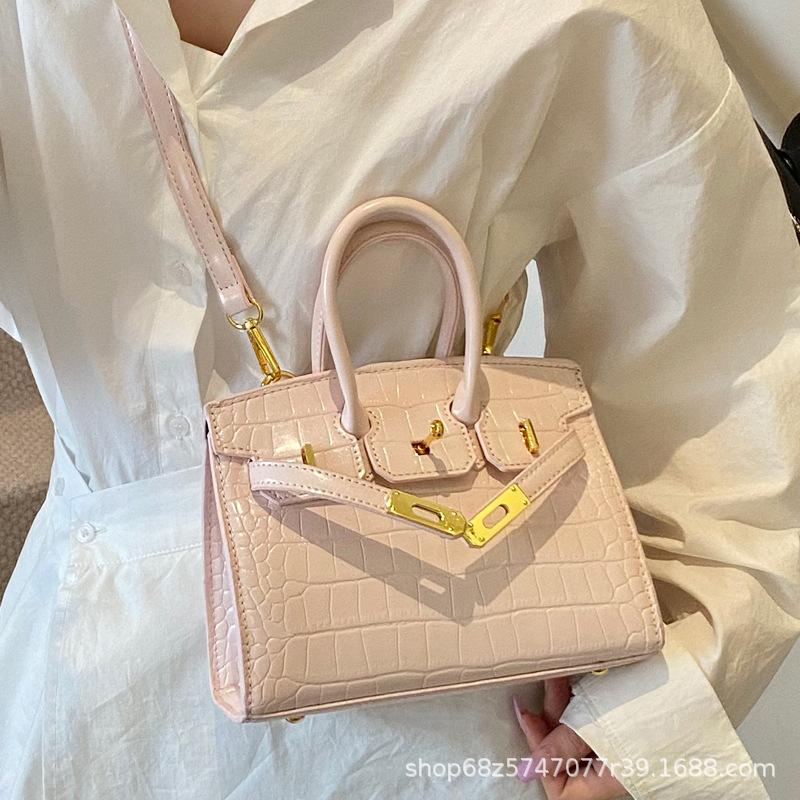 Holding a Crocodile Pattern Platinum Bag In Hand 2025 Summer New Korean Version of the Simple Casual Shoulder Bag High-end Crossbody Bag