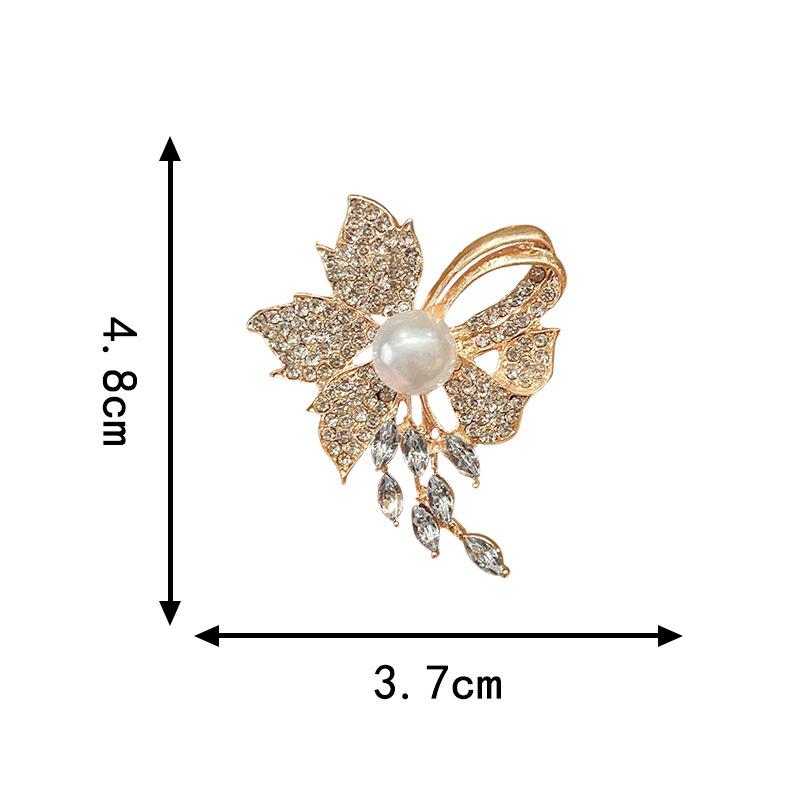 Korean version of fashion temperament brooch women's rhinestone silk scarf buckle anti-light buckle crystal brooch pin pearl jewelry accessories