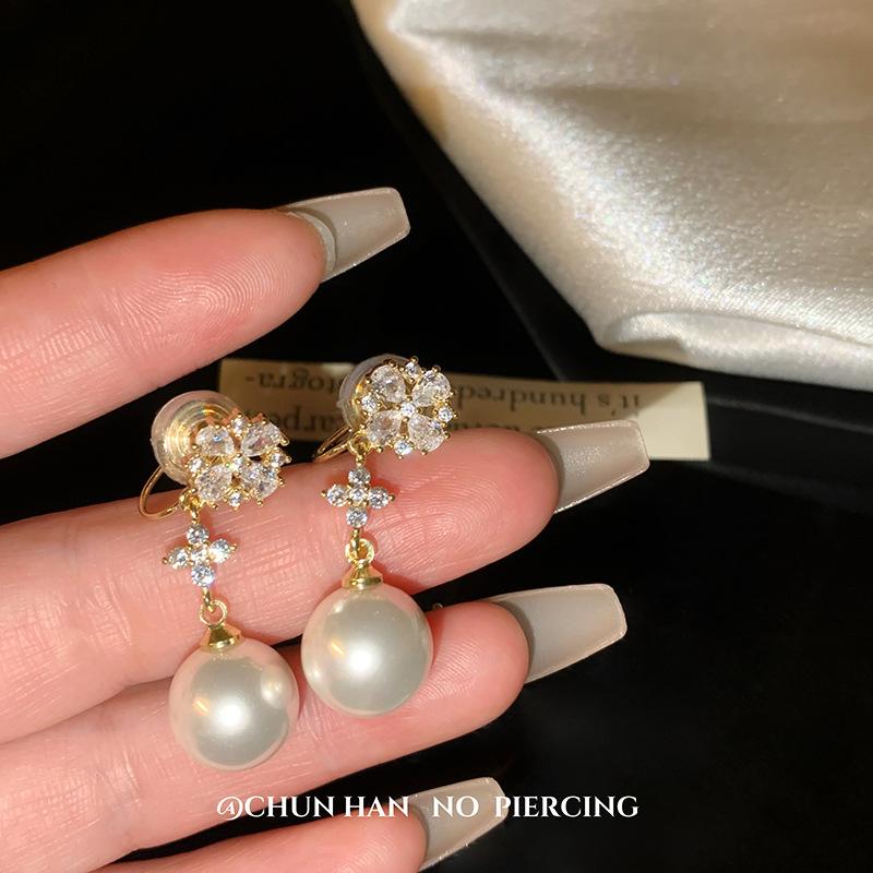 Snowflake Pearl Ear Clips Without Ear Pierced Earrings Women's Light Luxury Design Sense Hollow Long Petal Temperament Earrings Mosquito Coil Disc