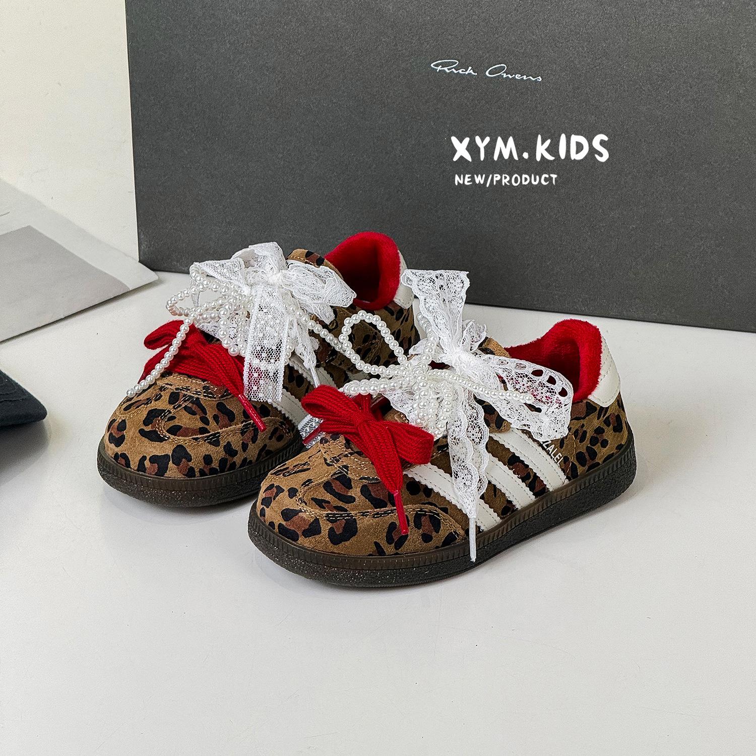 

2025 winter new children s two cotton casual shoes Korean version fashion lace pearl bow velvet girls German training shoes 26-30 yards whole hand 5 pairs starting batch цветной печати леопарда