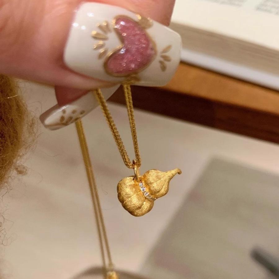 Neues chinesisches gebürstetes diamantbesetztes Kürbis-Kürbis-Kettenhalsband leichter Luxus exquisites vielseitiges Schlüsselbein-Kette