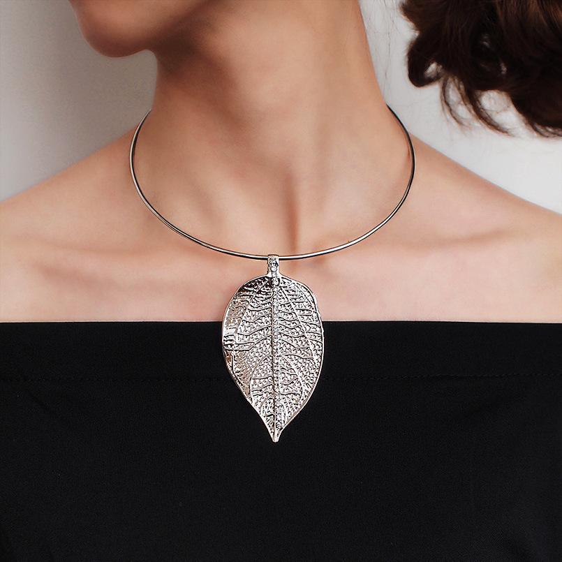 Fashion Leaf Pendant Necklace For Women