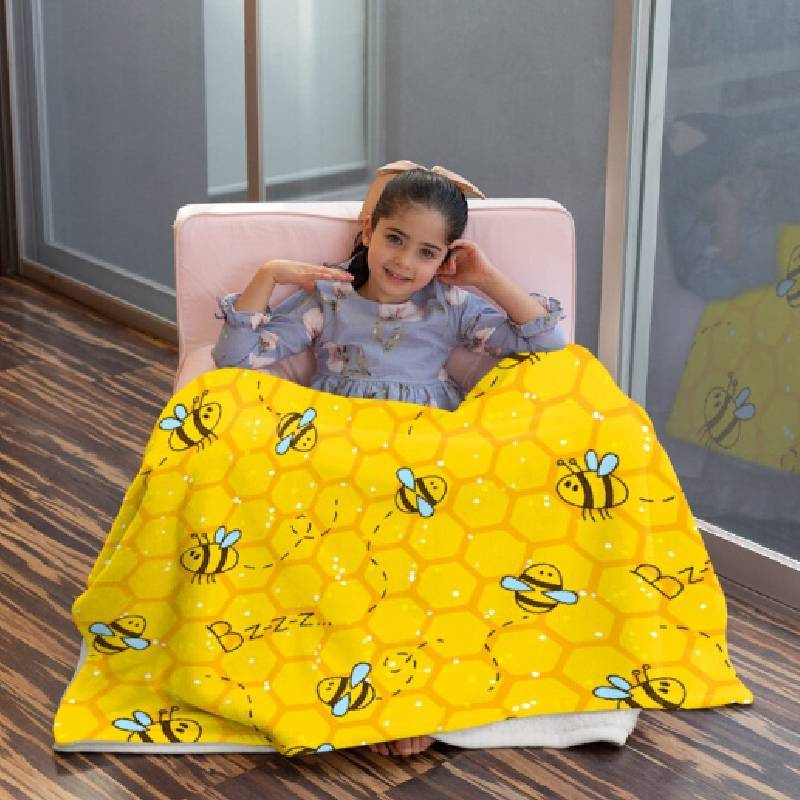 Cartoon Cute Bee Design Lightweight Warm Fleece Blanket For Kids Home Decor