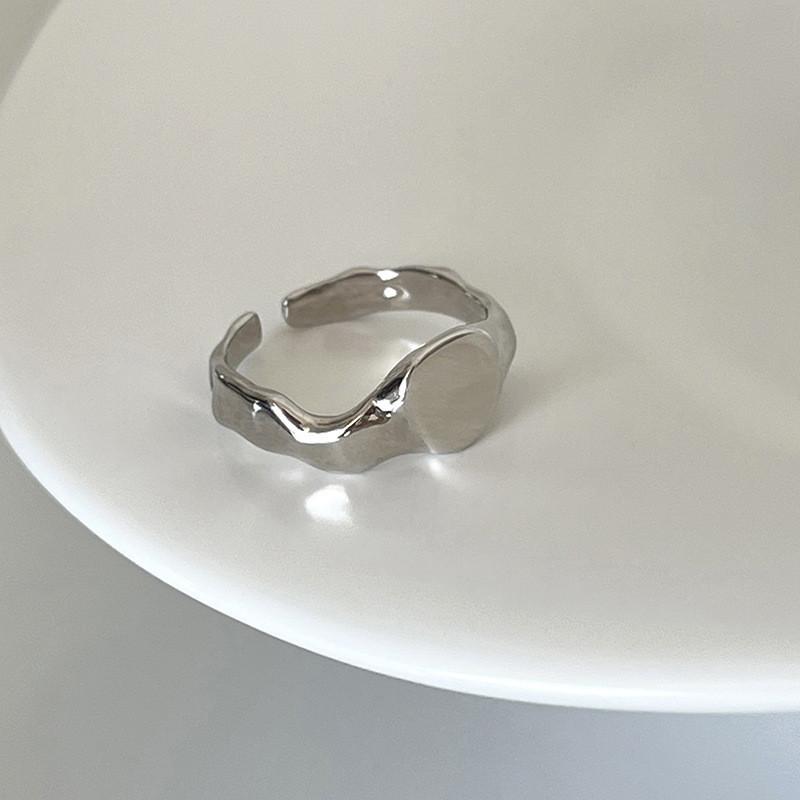 

Crafted Beautifully Geometric Copper Ring With Irregular Zircon Design For Women Fashionistas J3140