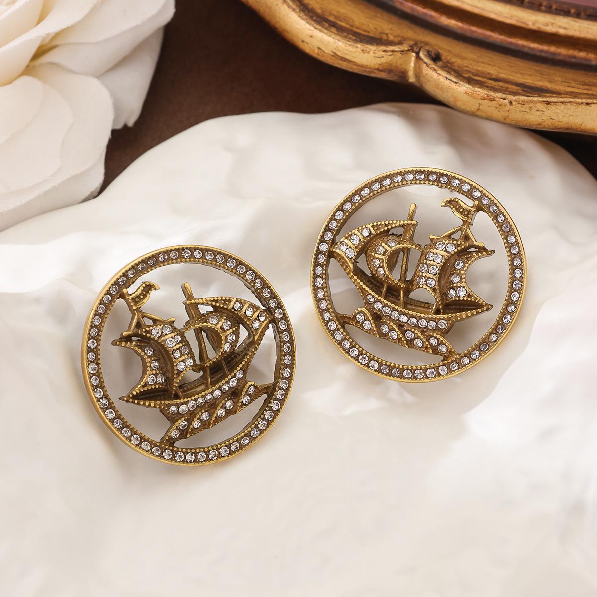 Циндао Серия Средневековый Национальный Стиль Отплытие и Езда по Ветру и Волнам Набор Брошь Серьги-Гвоздики Аксессуары