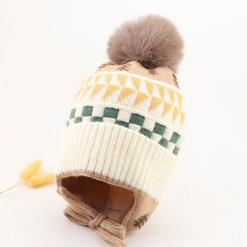 

Скидка для новичков: Вязаная детская шапка с помпоном и защитой ушей - Осенне-зимняя мода для мальчиков и девочек