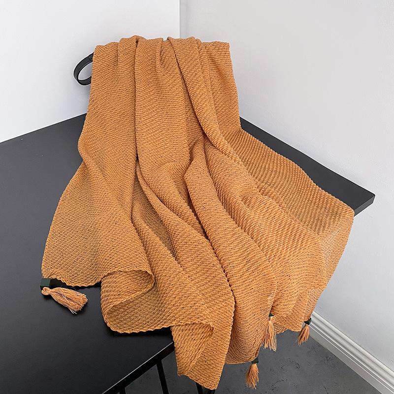 Literarischer Stil Retro High-End Schlichter Einfarbiger Schal Japanischer und Koreanischer Damen Kreative Mode Plissierter Dünner Schal Hängende Fransen