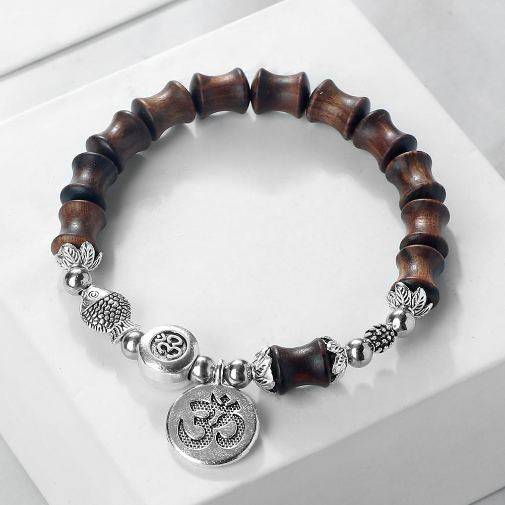 

A vintage Chinese-style bamboo beaded bracelet, suitable for both men and women, made of natural wooden beads, with an ethnic flair.