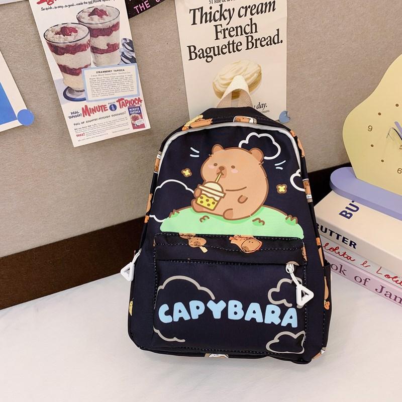 

Очаровательный принт с животными Капибара Рюкзак Дышащий нейлон Детская школьная сумка для дошкольников и детей младшего возраста чёрный