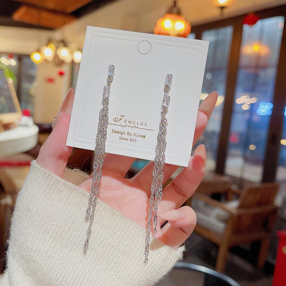 Koreanische Socialite Leichter Luxus Quastenohrringe – Herbst/Winter Silber Stecker für Damen