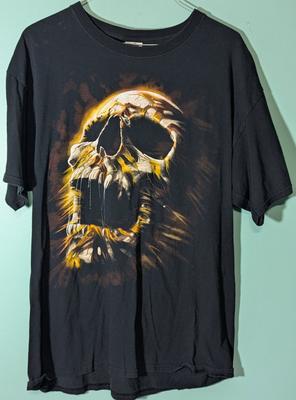 Skull Graphic Print T Shirt Size Large Halloween Shirt Fruit of The Loom