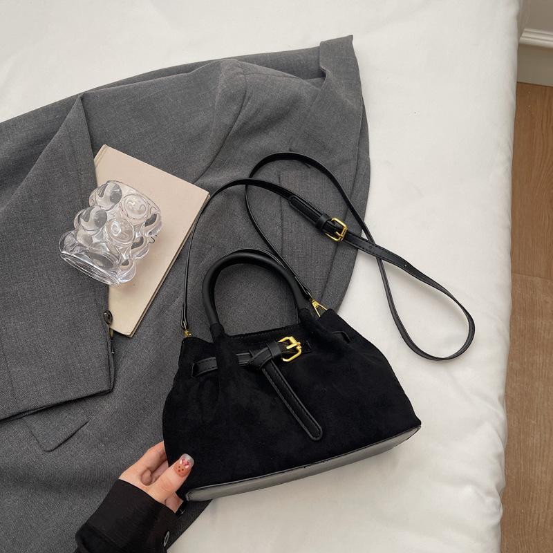 Suede bag women's autumn and winter 2025 new niche design retro shoulder messenger bag pleated portable bucket bag